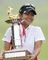 (1)Miyazato claims back-to-back titles with playoff win
