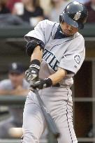 Ichiro singles against White Sox