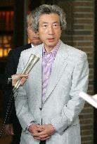 Koizumi leaves for G-8 summit in Scotland