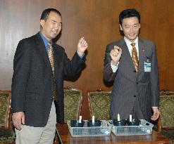 Astronaut Noguchi returns acorns to Yokohama mayor