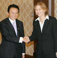 Aso meets with Israeli foreign minister