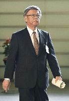 Abe, Okinawa gov. hold 1st talks over Futenma relocation