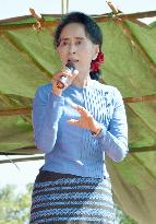 Suu Kyi speaks to voters before general election in Myanmar
