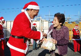 100 Santas visit 2011 disaster-hit Japan prefecture