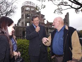 (2)Foreign Minister Downer visits Hiroshima