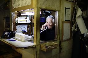 80-year-old tuna trader at Tsukiji market shelves retirement