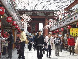 Postquake 'self-restraint' hits Japan's tourism