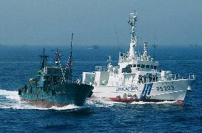 Japan seizes 2 Chinese trawlers