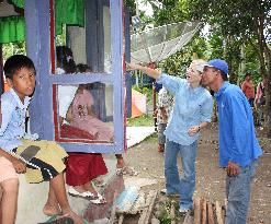 Engineer checks houses in quake-hit West Sumatra