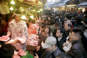 Tokyo's 'Ameyoko' packed with year-end shoppers