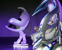 (1)Toyota unveils music-playing robots for 2005 Aichi Expo