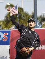 N.Y. Yankees pitcher Tanaka works out in Tampa