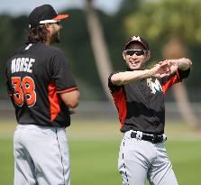 Ichiro chats with teammate Morse in Marlins camp