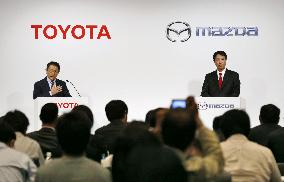 Toyota, Mazda agree to tie up on eco-friendly, safety technologies