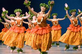 High school students dance hula in contest