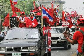 Pro-Thaksin protesters continue ''blood protest''