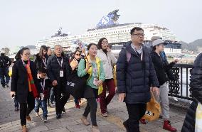 Cruise ships with Chinese tourists pour into Japan