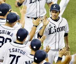 Baseball: Kishi denies Fighters easy road to pennant