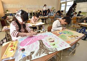 Schools open after M6.6 quake in Tottori Pref.