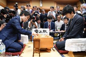 Japan's young shogi star sees record win streak snapped