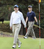 Abe gears up for golf with Trump