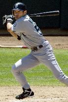 Mariners' Ichiro goes 3-for-4 against Athletics