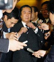 (1)Hashimoto quits as faction head, may retire from politics