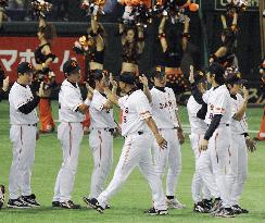 Ogasawara's 2 homers lift Yomiuri to 2-1 lead in CS 2nd stage