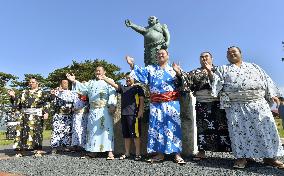 Sumo wrestlers donate 'dohyo' ring to tsunami-hit town