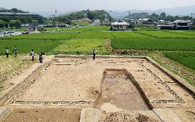 Ruins of large-walled 5th-century structure found in western Japan