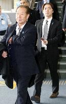 Abductee kin leave for Busan for talks with ex-N. Korean agent