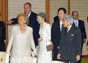 (2)Chirac meets with Japanese emperor, empress