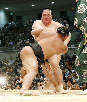 Sumo: New yokozuna Kisenosato remains unbeaten at spring sumo