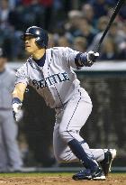 Mariners' Jojima scores 3 runs against Indians