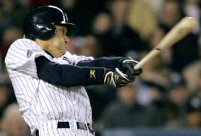 Yankees' Matsui hits single in 4th inning of game vs. Red Sox