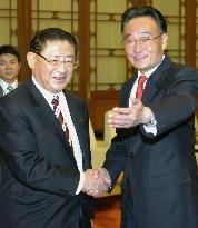 Yamasaki meets with China's Wu