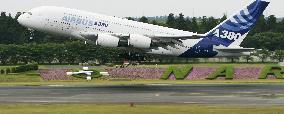 Airbus unveils world's largest A380 passenger plane