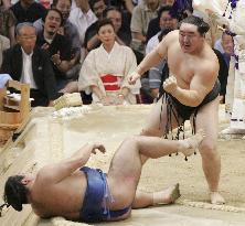 Asashoryu captures 5th title in a row in Nagoya