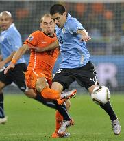 Netherlands beat Uruguay 3-2 to reach finals