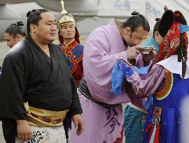 Sumo wrestlers welcomed to Ulan Bator