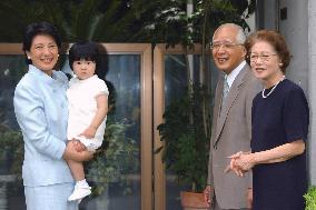 Princess Masako visits parents' home with daughter