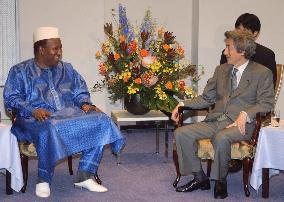 (3)Koizumi repeats commitment to helping Africa