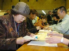 (1)Nagaoka, Oguni residents move into temporary housing
