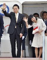 Hatoyama leaves for Bali to attend democracy forum