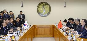 Chinese, S. Korean foreign ministry officials meet in Seoul