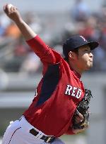 Red Sox Tazawa takes mound in preseason