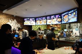 Taco Bell opens Tokyo outlet, returns to Japan after 20-yr absence