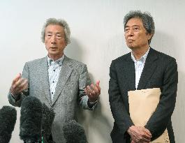 Ex-PMs Koizumi, Hosokawa visit mega solar facility in Niigata