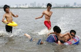 Swimming beach opens in Tokyo after decades of restriction