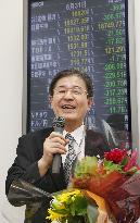 Long-time Tokyo stock briefer hangs up microphone